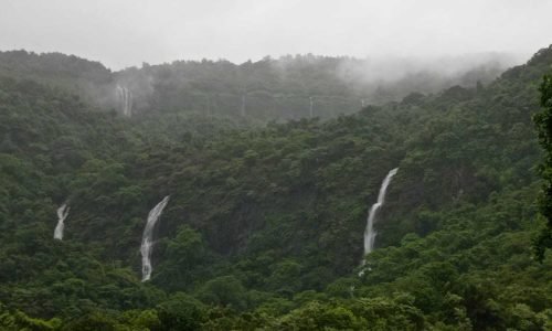 Water-Falls-in-north-goa2